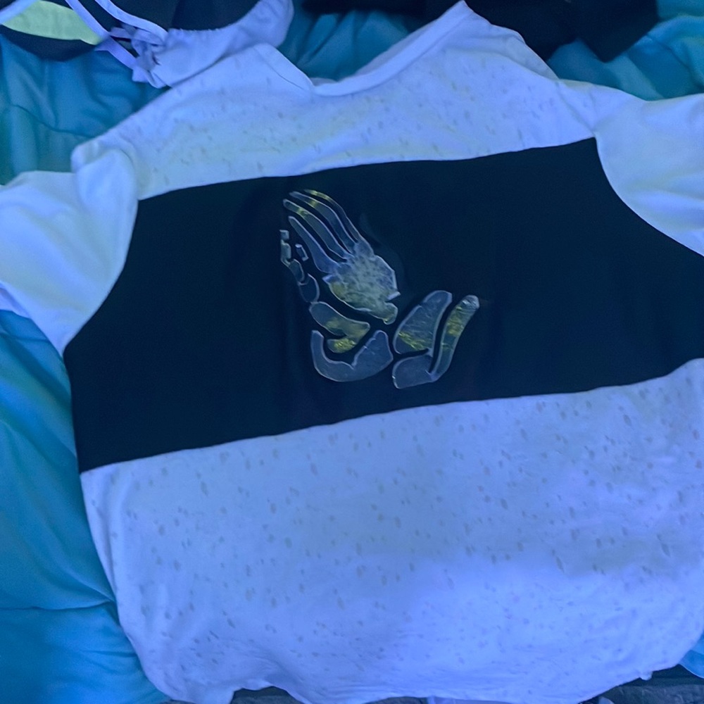 Men’s medium shirt